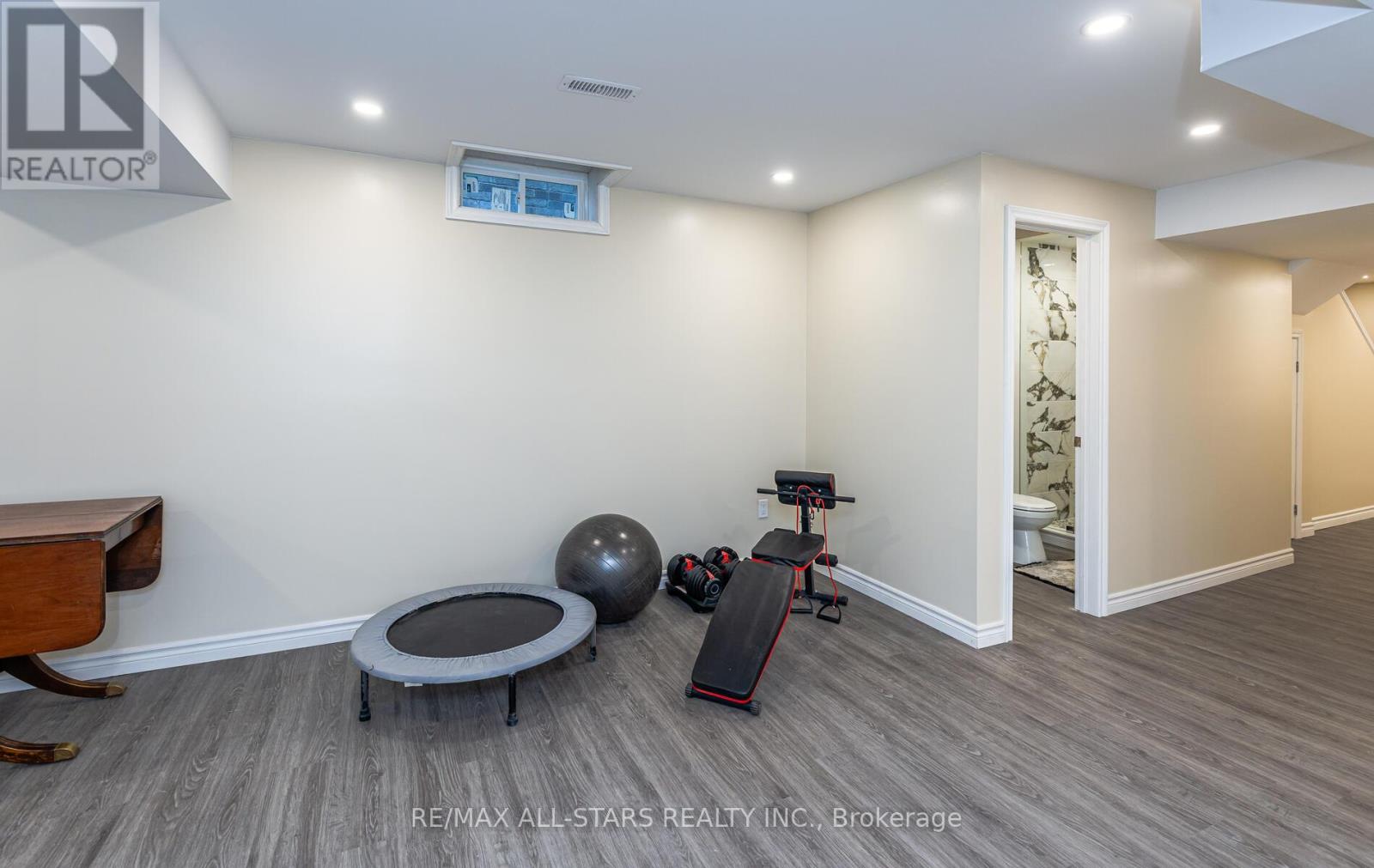 Photo 13 of 65 Cliff Thompson Court, Georgina ON