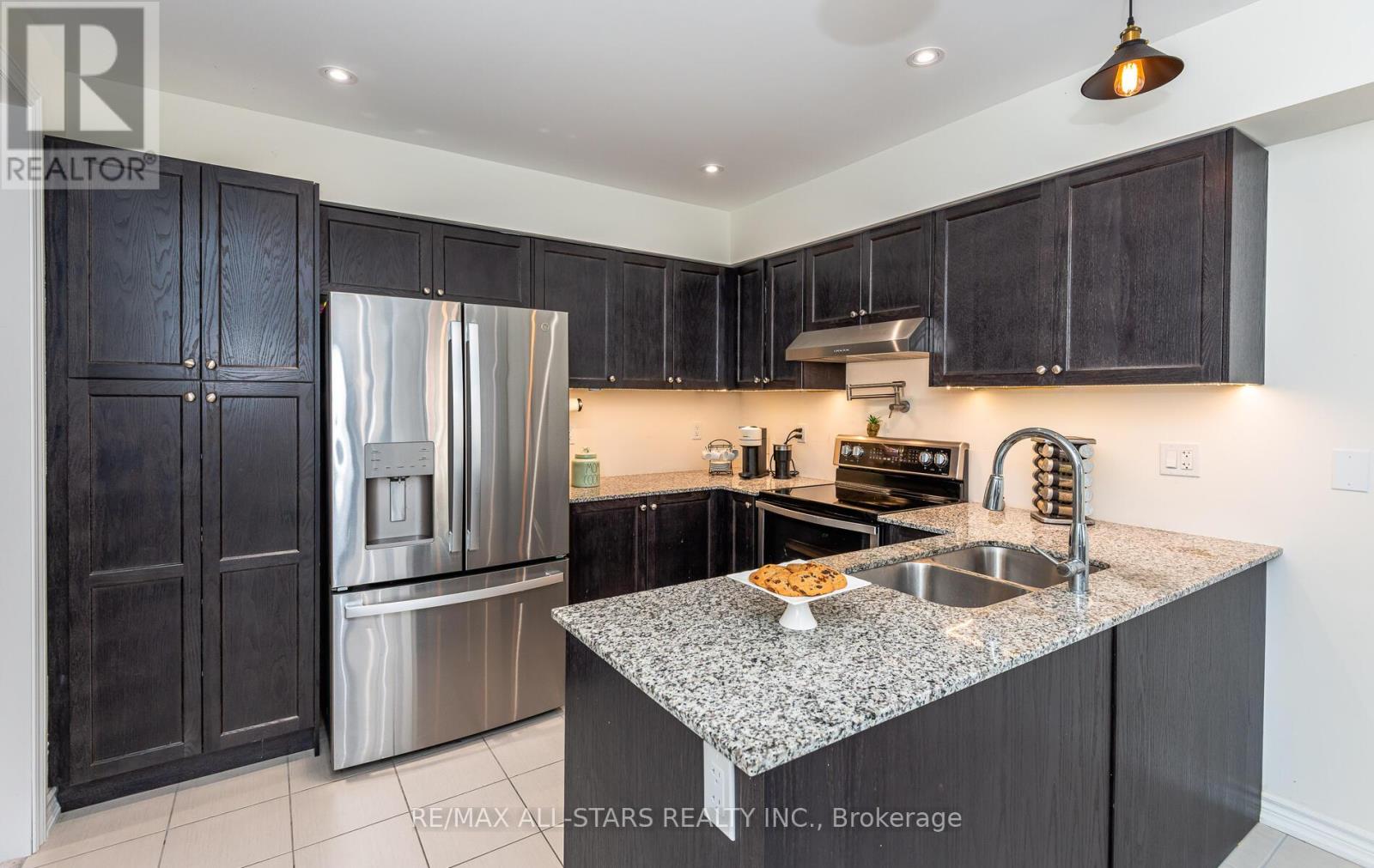 Photo 29 of 65 Cliff Thompson Court, Georgina ON