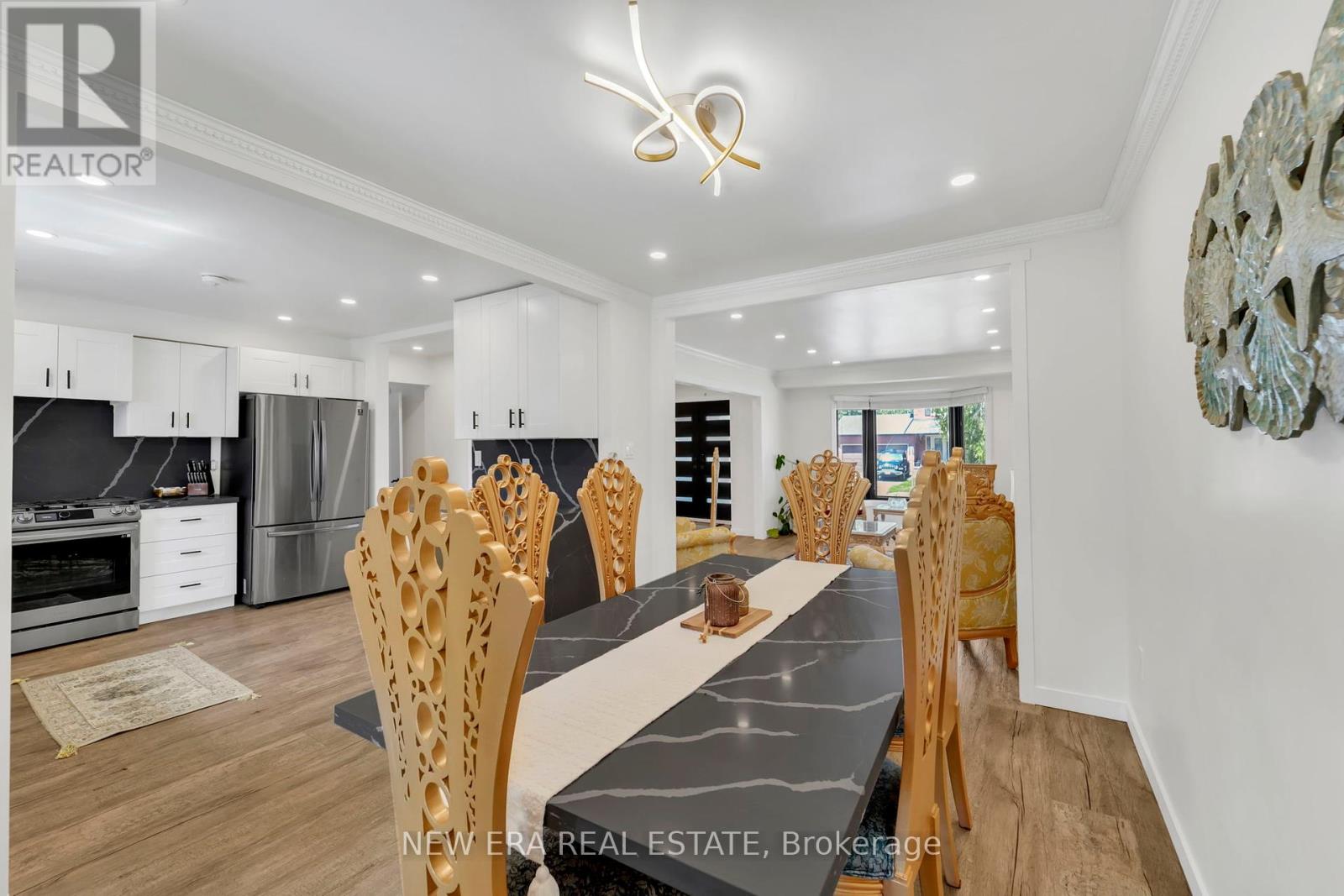 Photo 10 of 19 Glenabbey Drive, Clarington ON