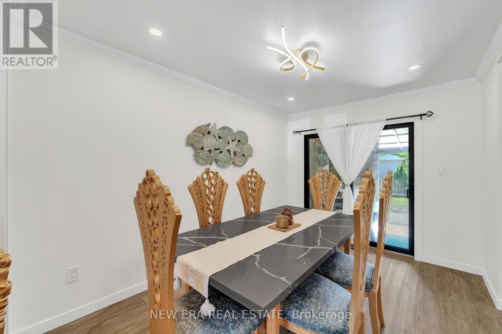 Photo 38 of 19 Glenabbey Drive, Clarington ON