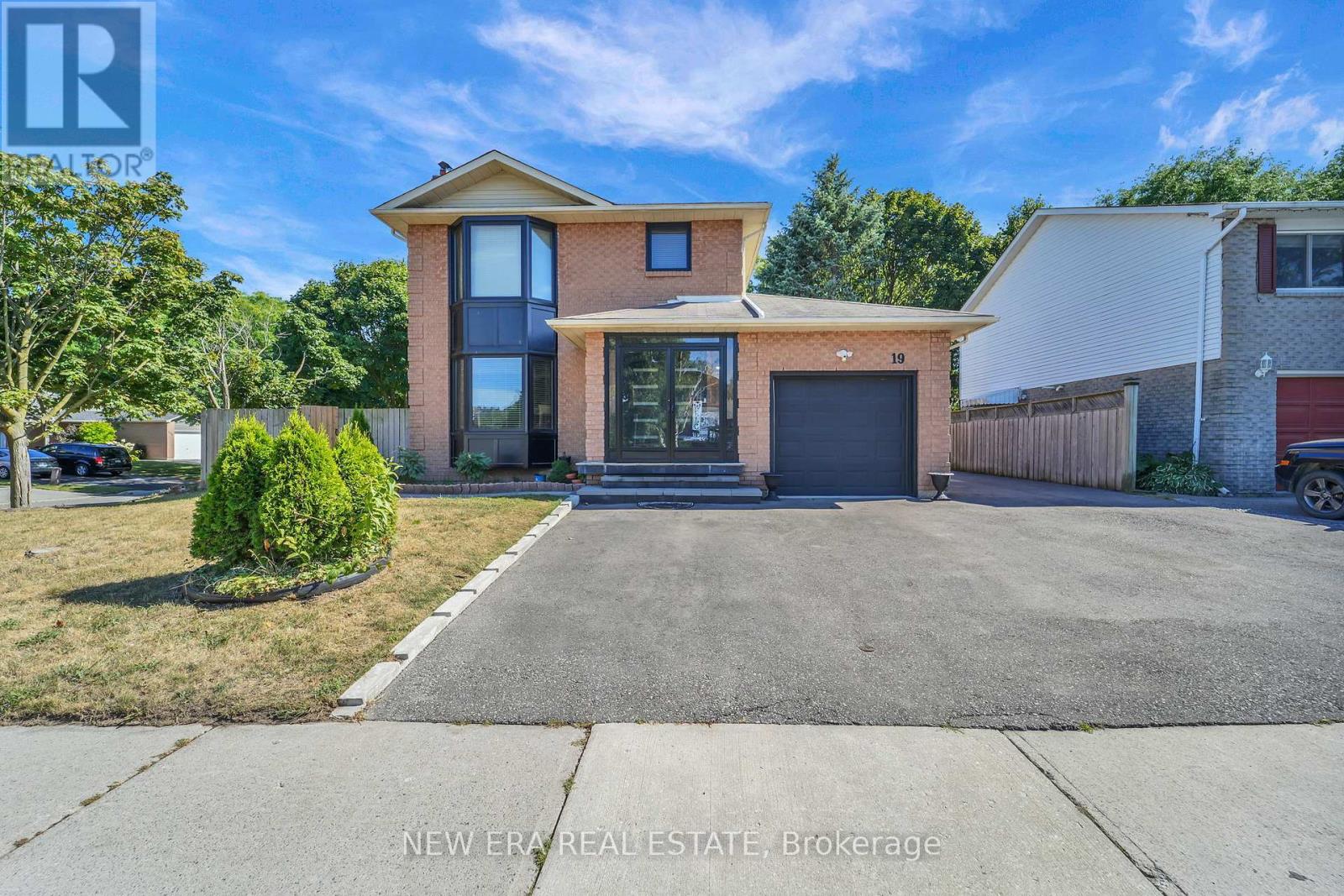 Photo 13 of 19 Glenabbey Drive, Clarington ON
