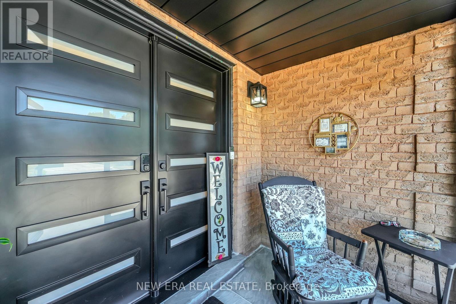 Photo 42 of 19 Glenabbey Drive, Clarington ON