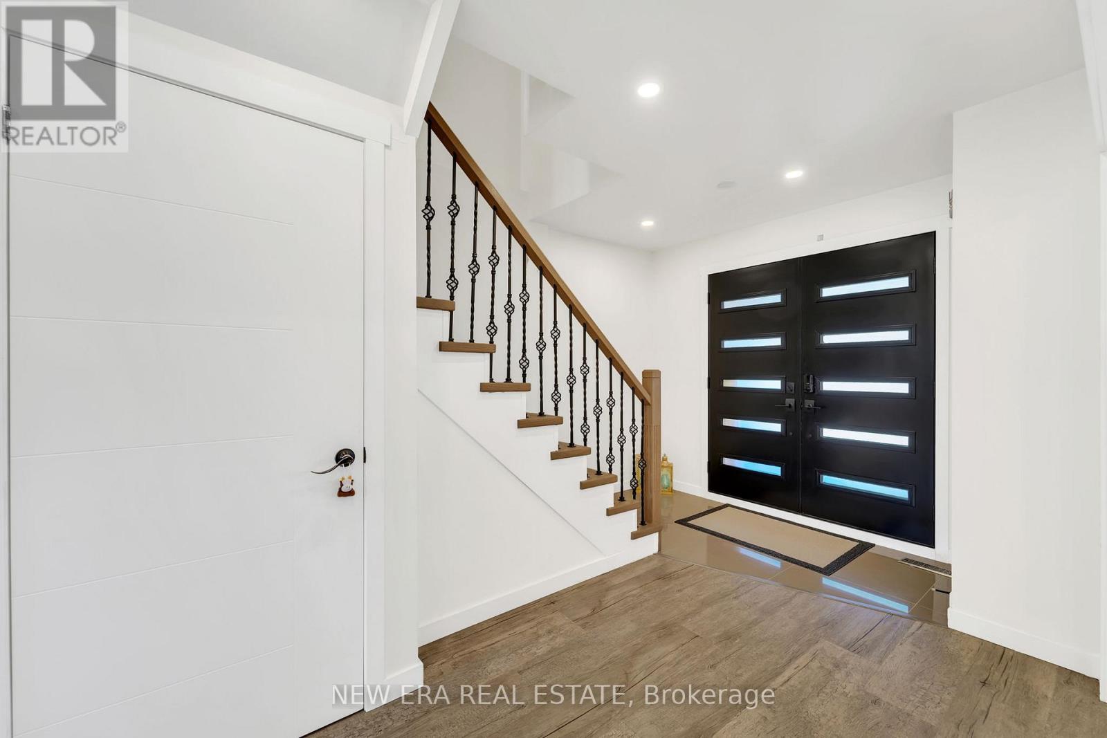 Photo 25 of 19 Glenabbey Drive, Clarington ON