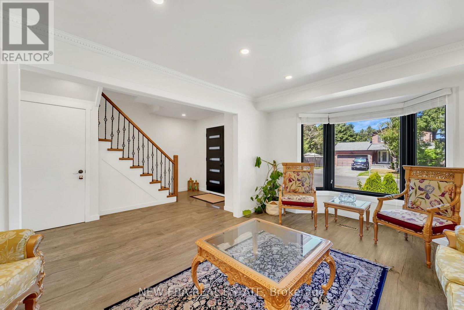 Photo 37 of 19 Glenabbey Drive, Clarington ON