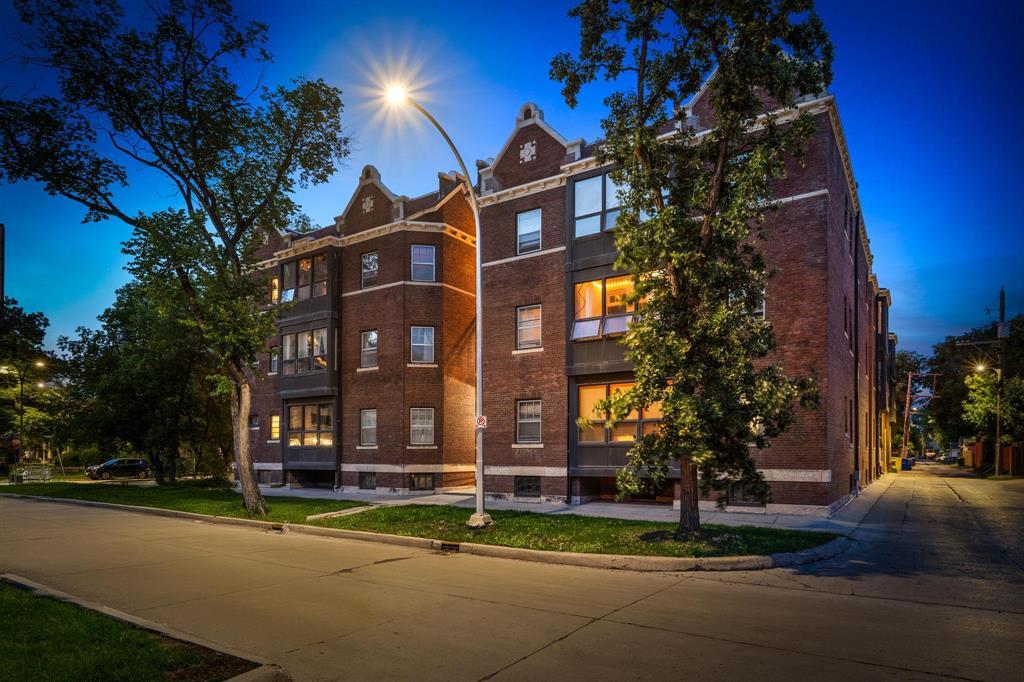 Photo 2 of 10 626 Wardlaw Avenue, Winnipeg MB