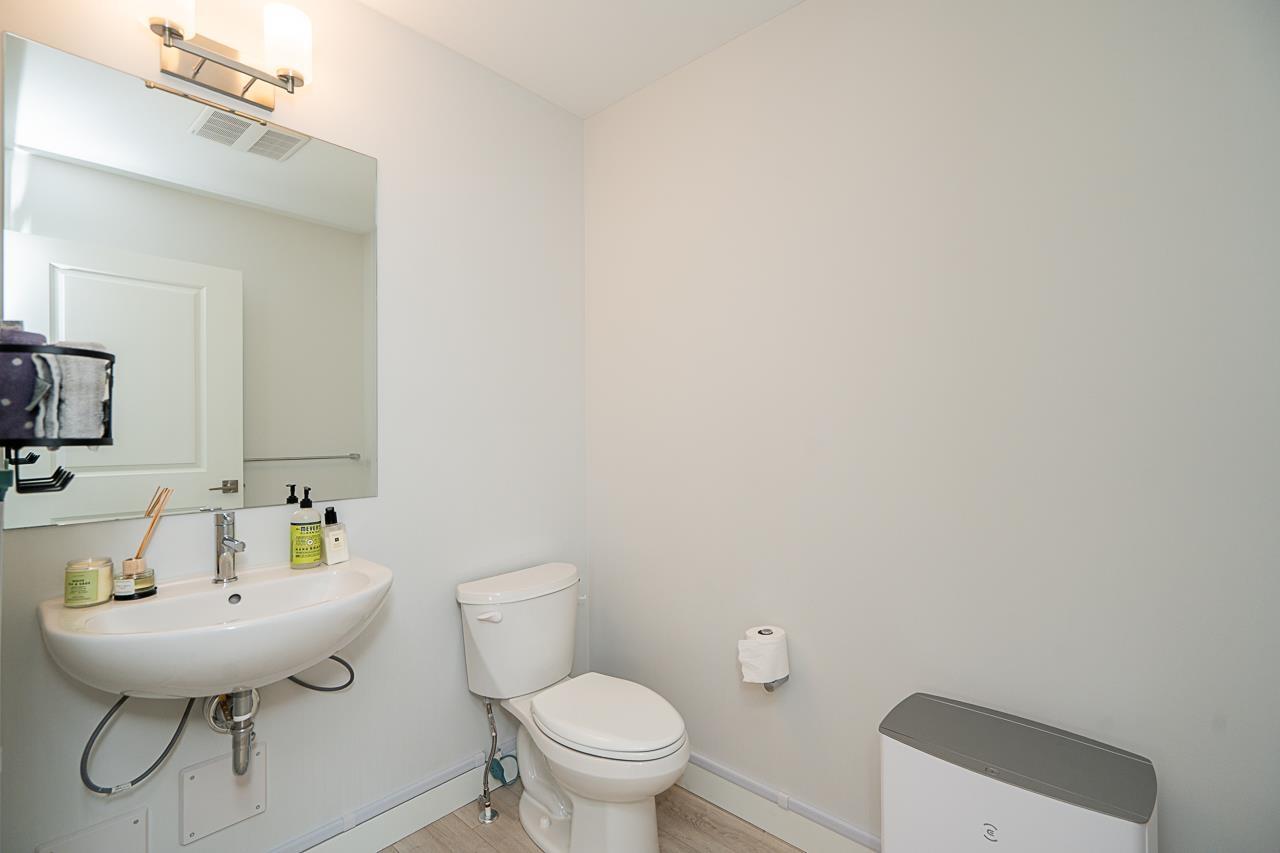 Photo 13 of 17 20057 82 Avenue, Langley BC