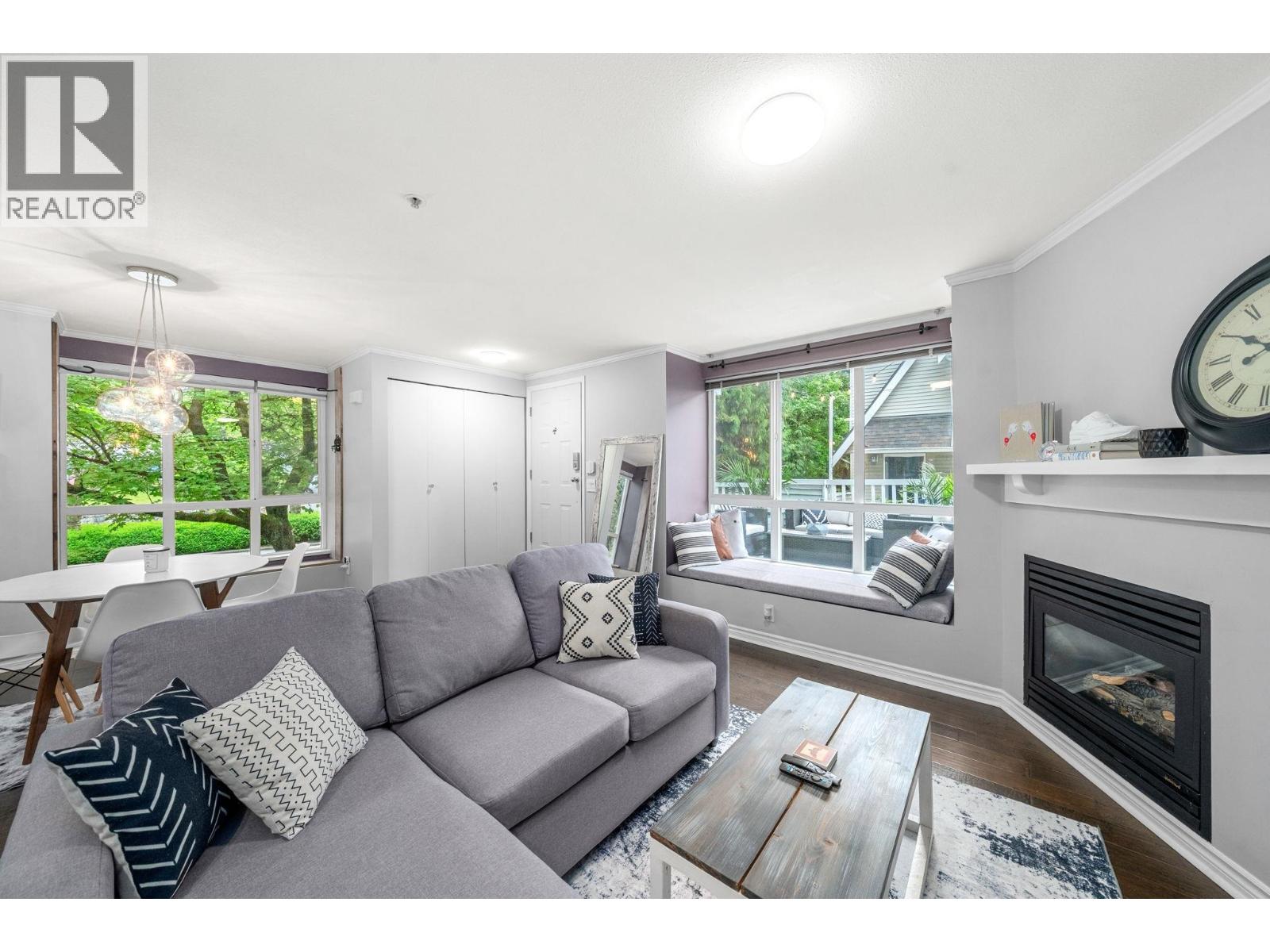 Photo 1 of 3 995 Lynn Valley Road, North Vancouver BC