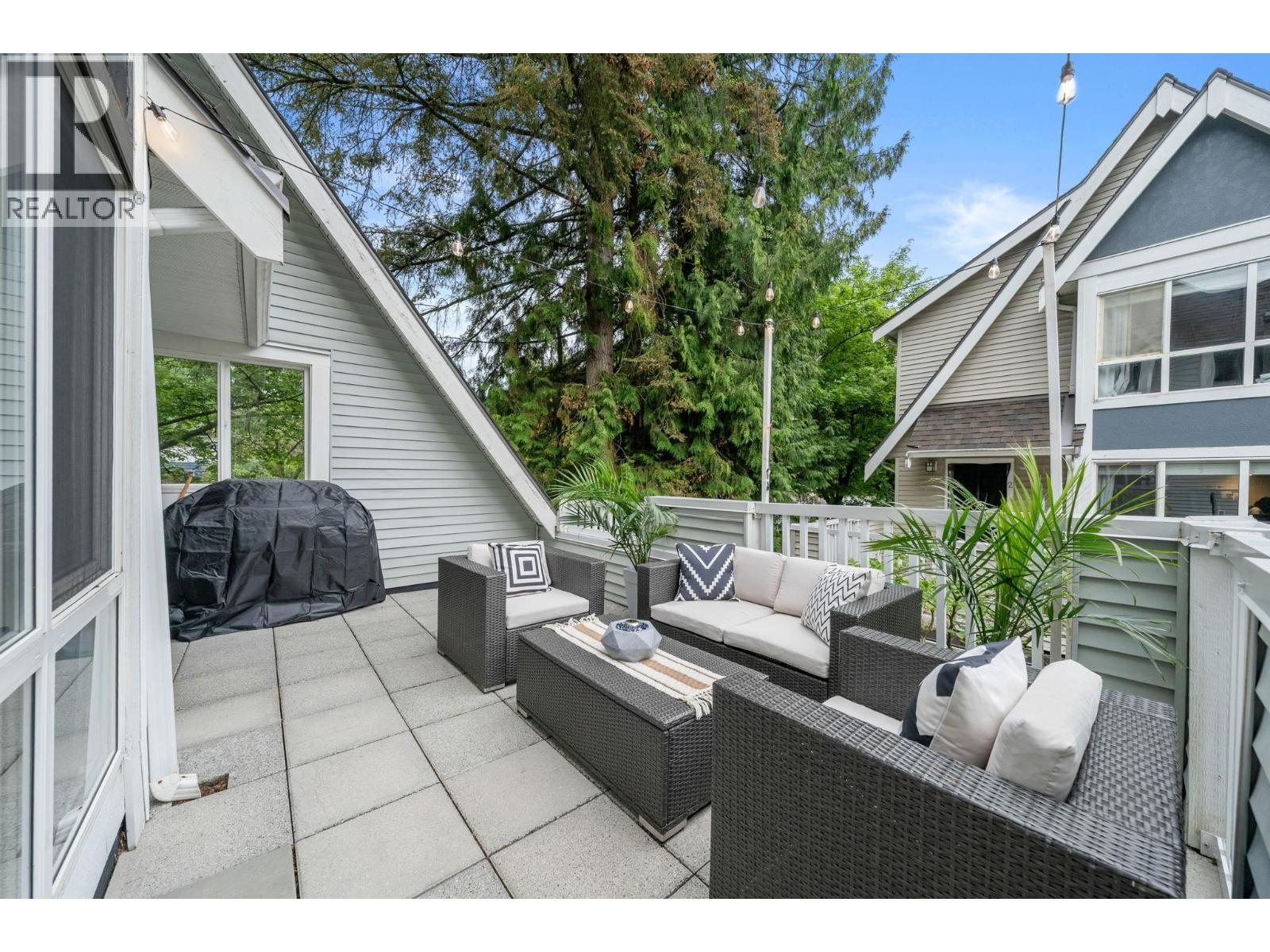 Photo 2 of 3 995 Lynn Valley Road, North Vancouver BC