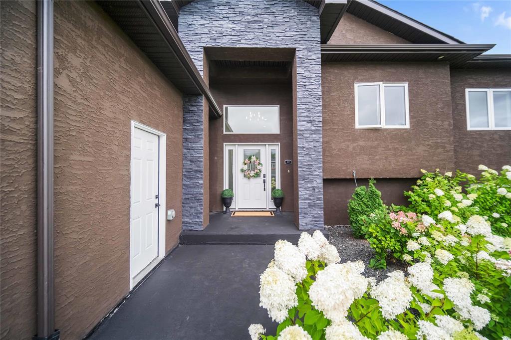 Photo 2 of 20 Burntwood Drive, Mitchell MB