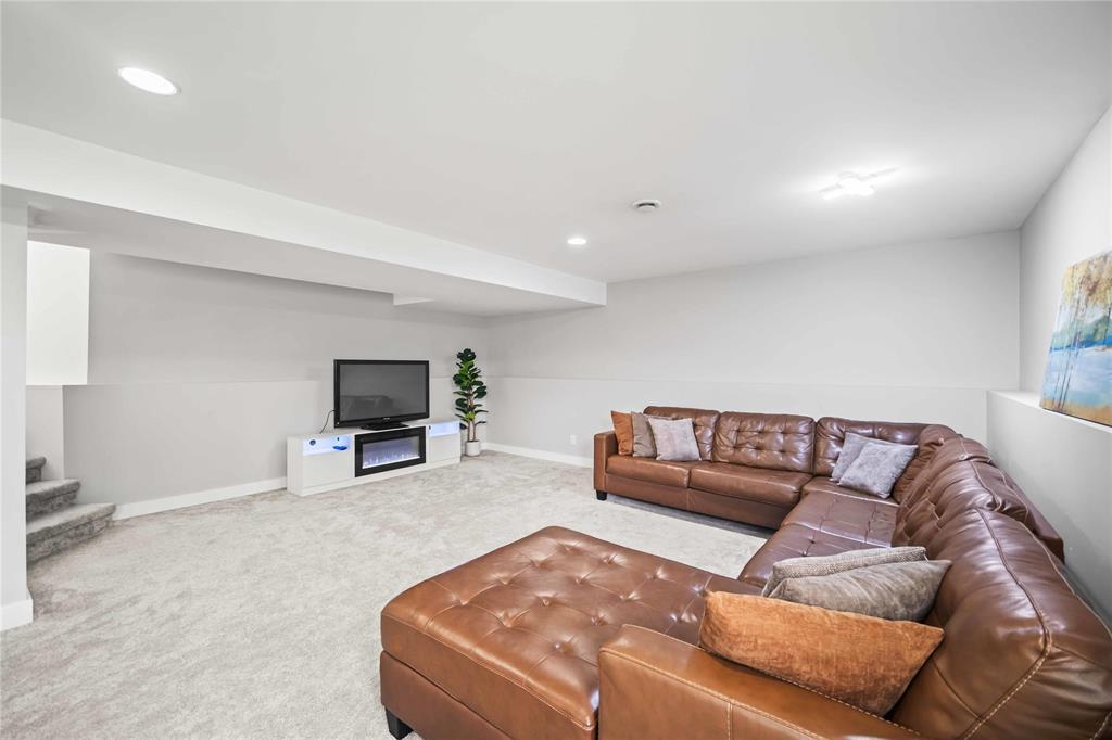 Photo 22 of 20 Burntwood Drive, Mitchell MB