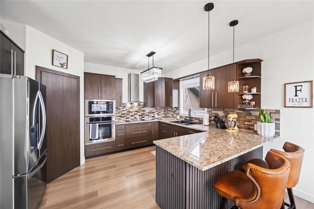 Photo 6 of 20 Burntwood Drive, Mitchell MB