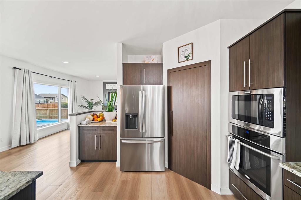 Photo 10 of 20 Burntwood Drive, Mitchell MB