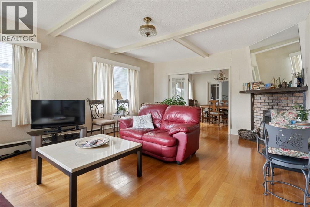 Photo 4 of 4714 48 Street, Camrose AB