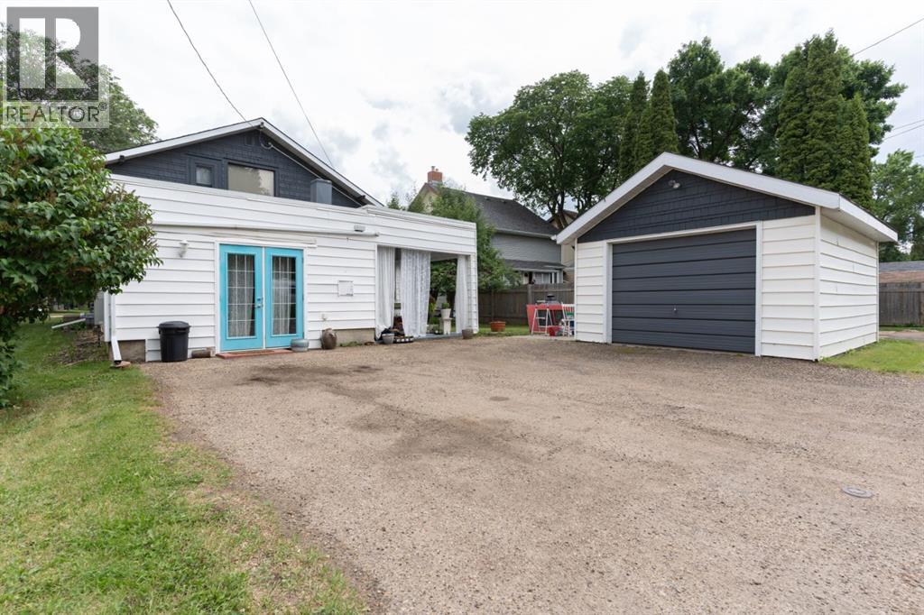 Photo 2 of 4714 48 Street, Camrose AB