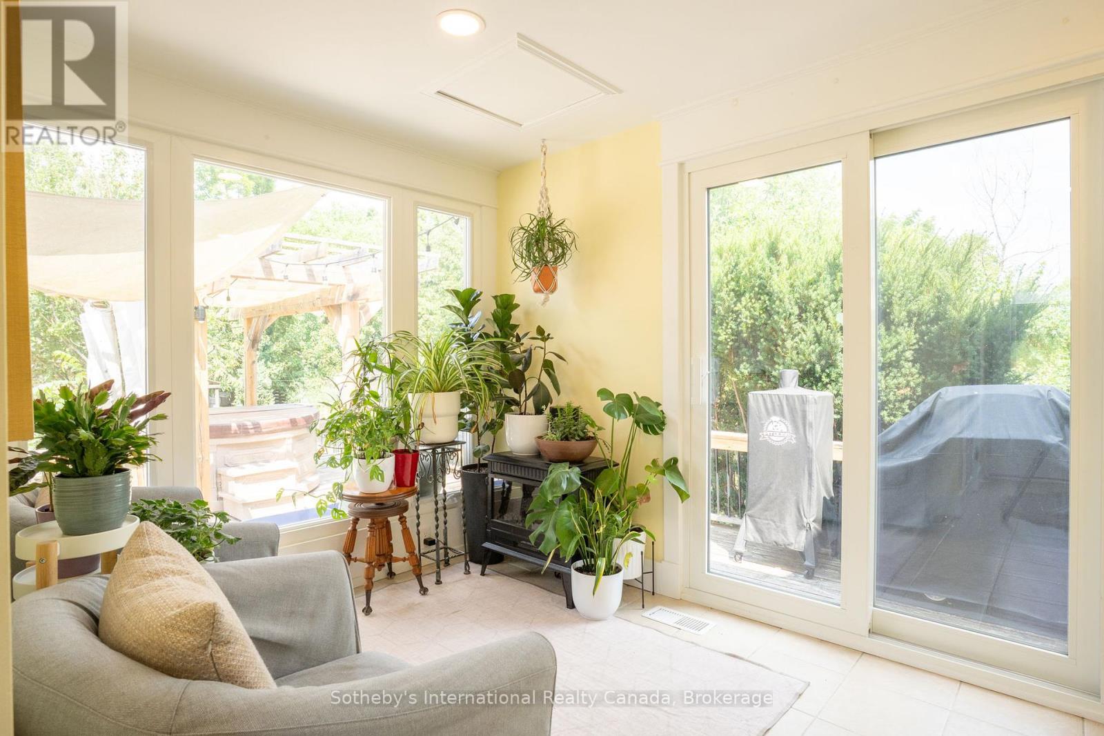 Photo 15 of 12 Elizabeth Street W, Clearview ON