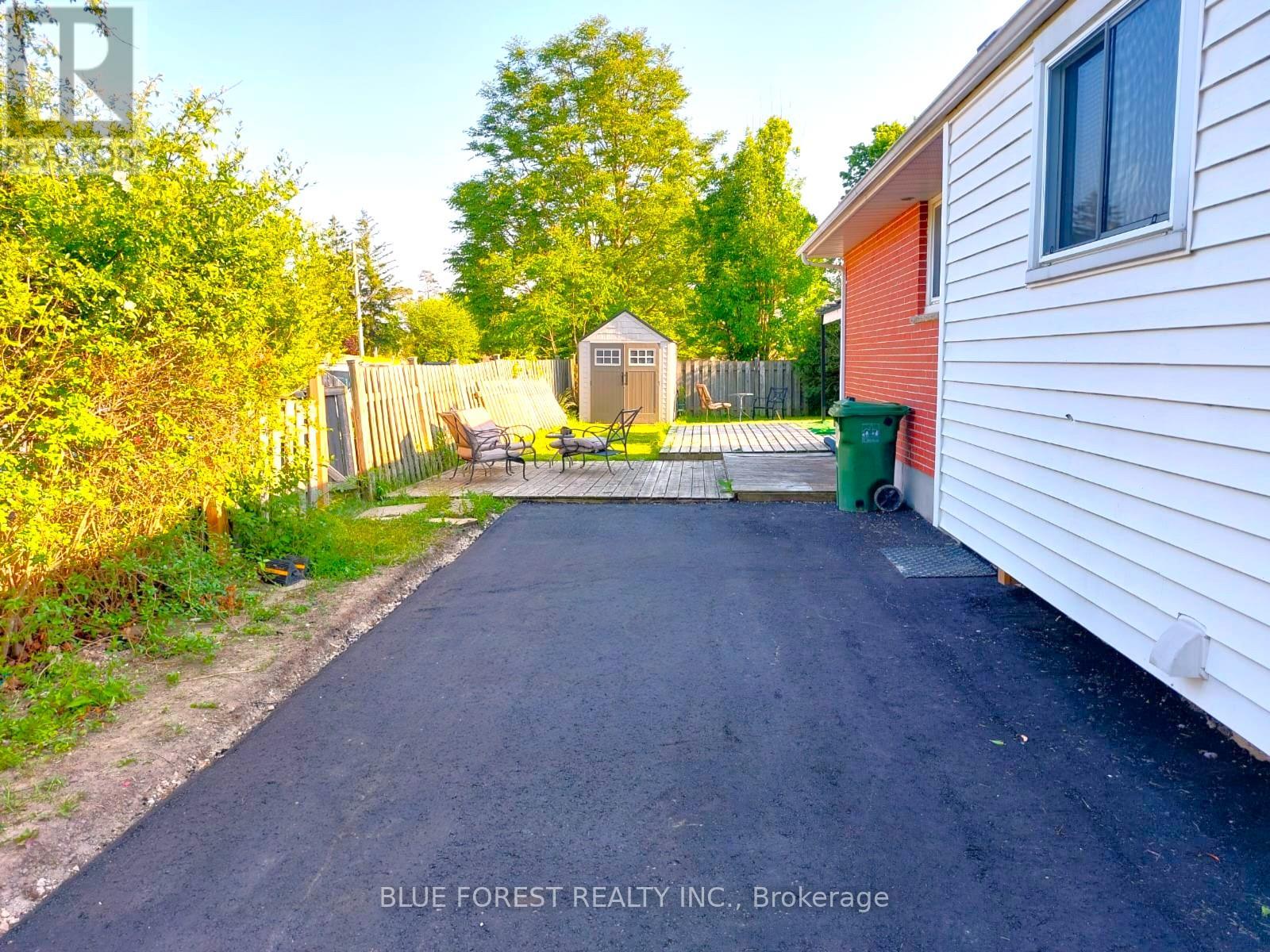 Photo 3 of 195 Myrtle Street, St Thomas ON
