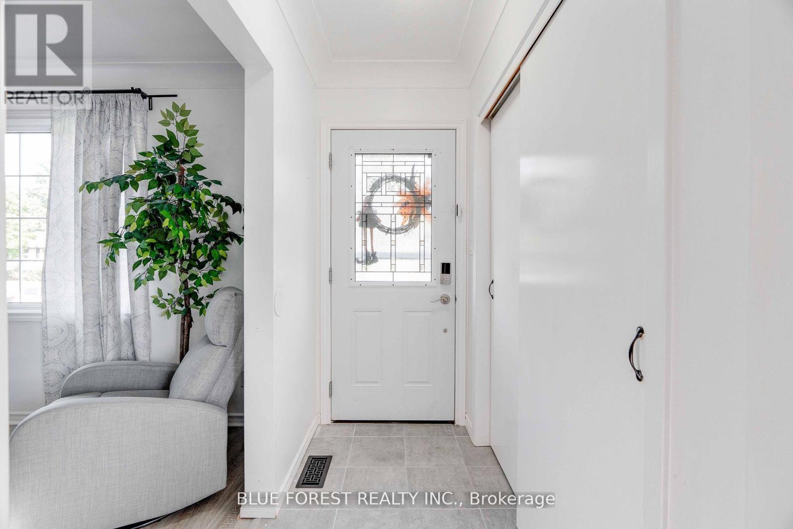 Photo 5 of 195 Myrtle Street, St Thomas ON