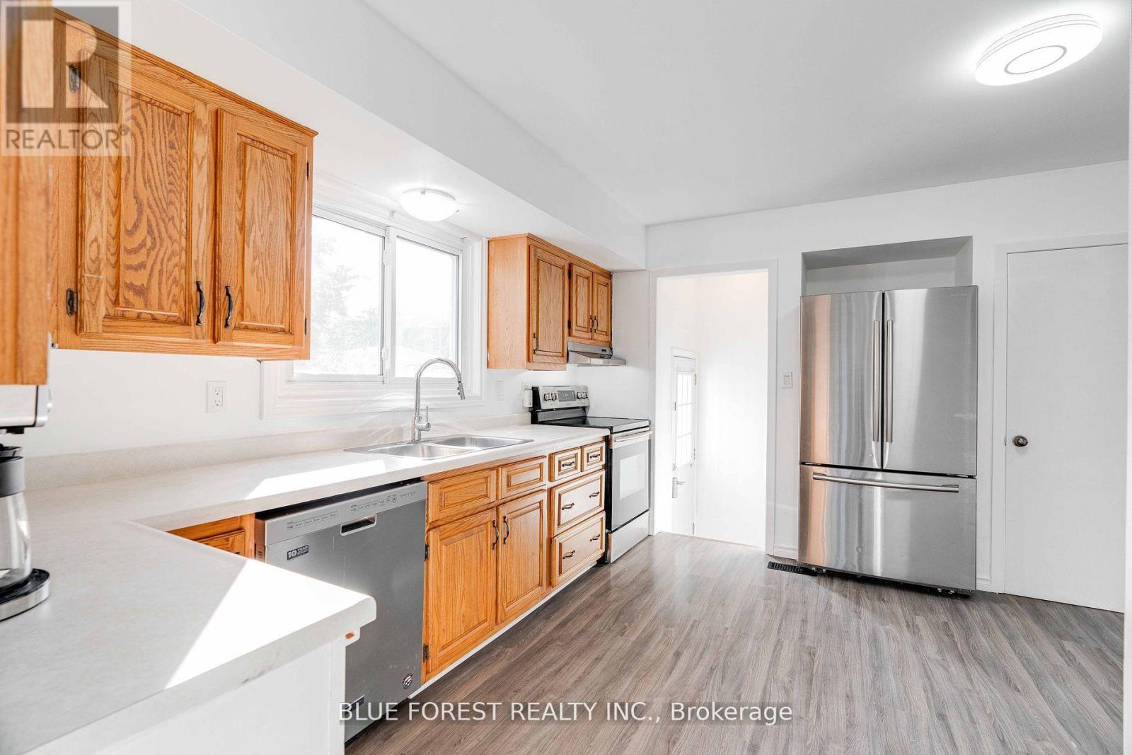 Photo 6 of 195 Myrtle Street, St Thomas ON