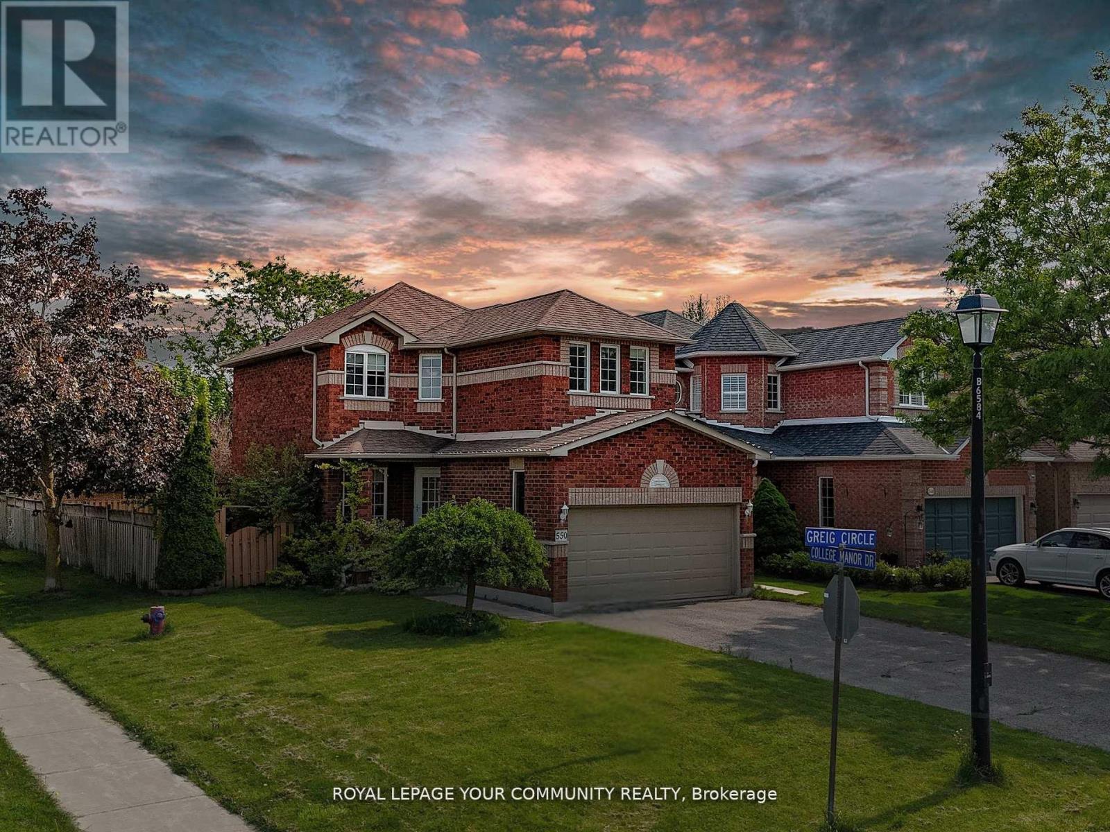 Photo 1 of 550 Greig Circle, Newmarket ON