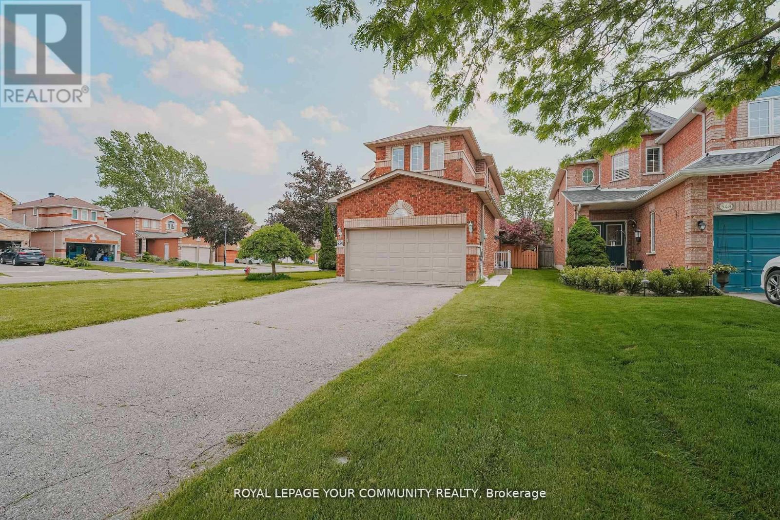 Photo 11 of 550 Greig Circle, Newmarket ON