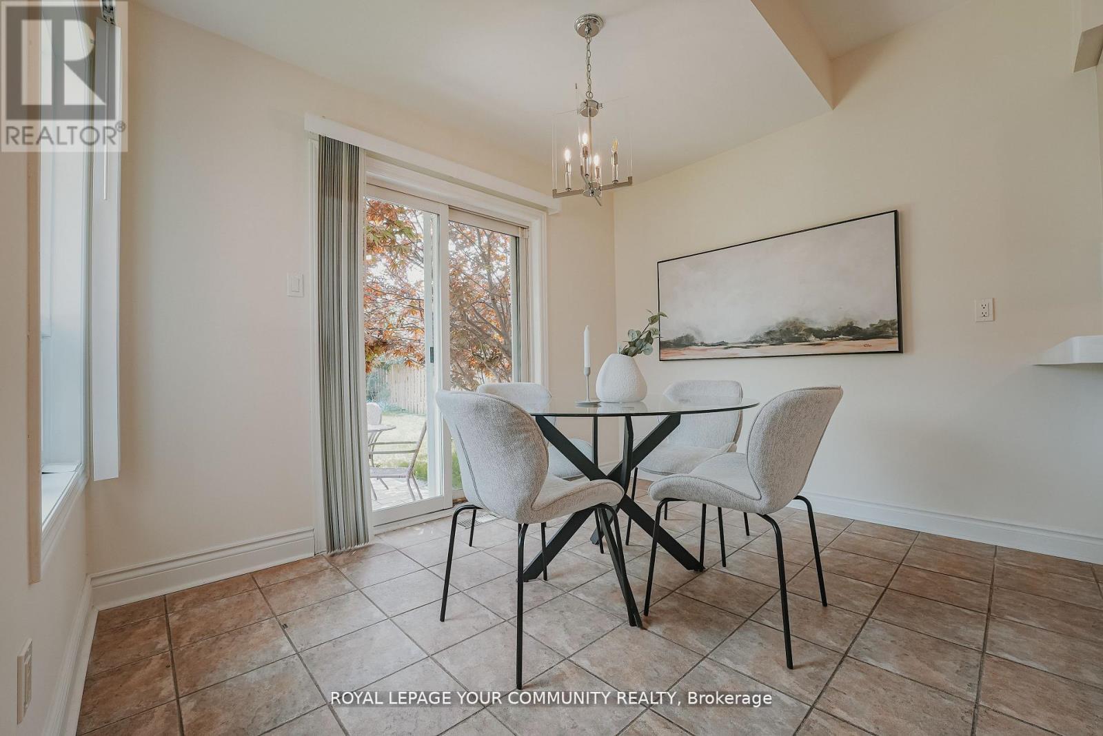 Photo 14 of 550 Greig Circle, Newmarket ON