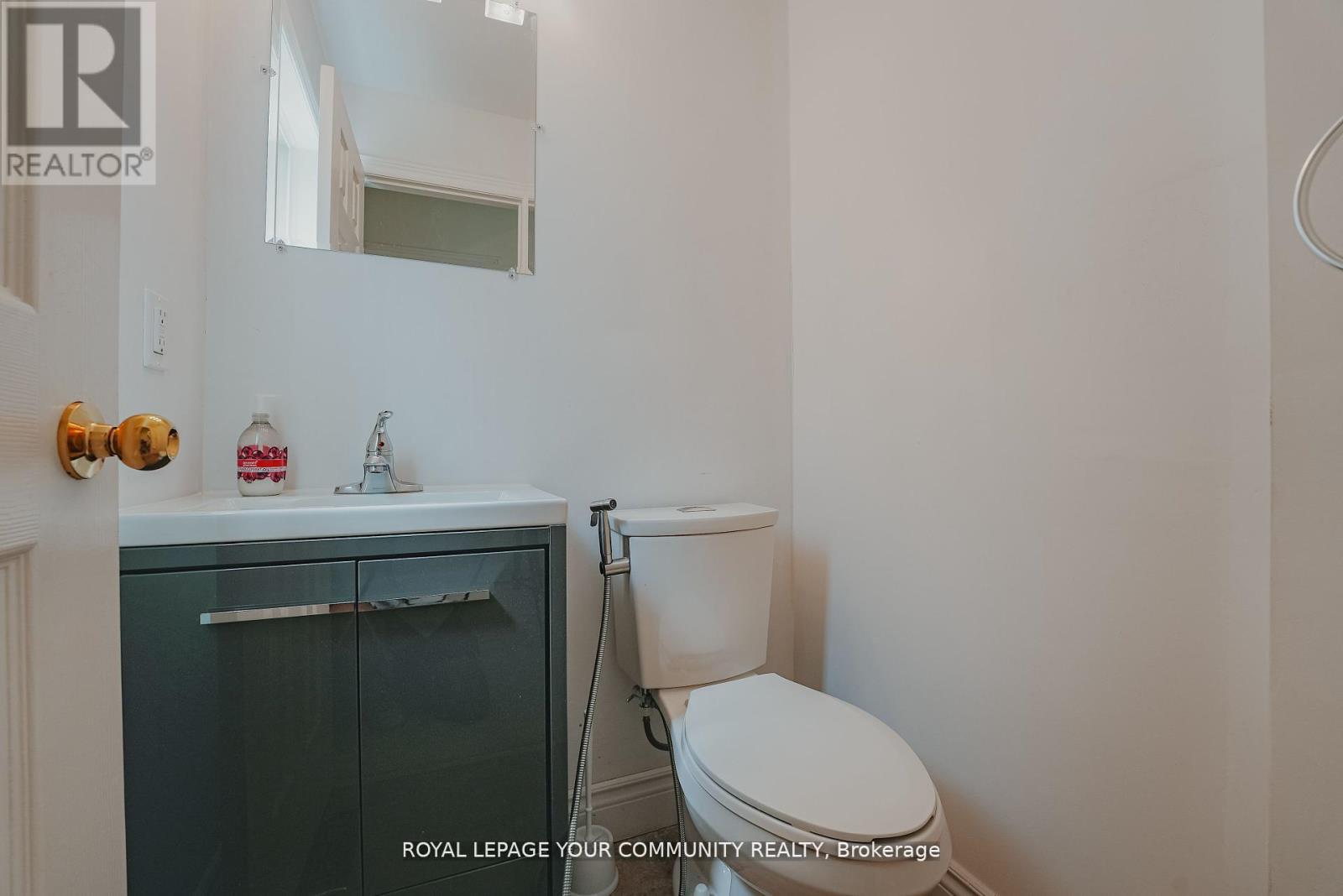 Photo 20 of 550 Greig Circle, Newmarket ON