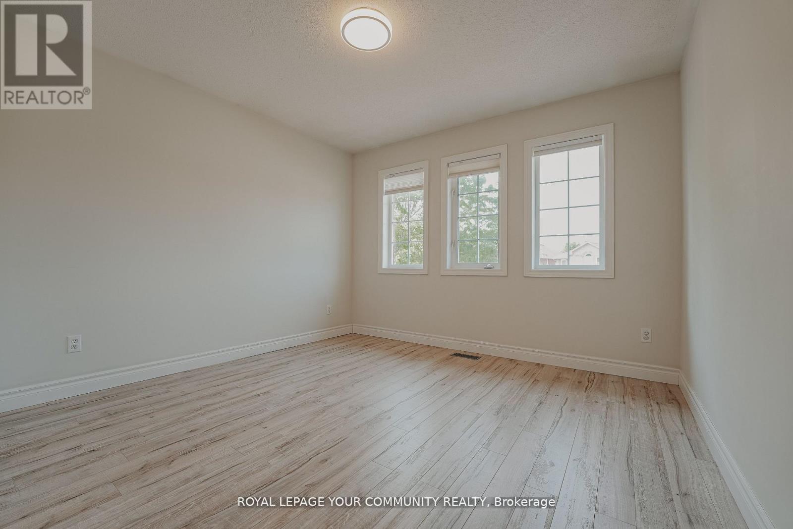 Photo 31 of 550 Greig Circle, Newmarket ON