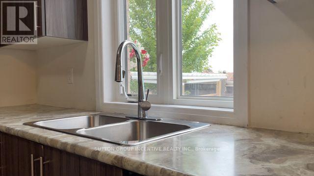 Photo 15 of 3 Bedford Estates Crescent, Barrie ON