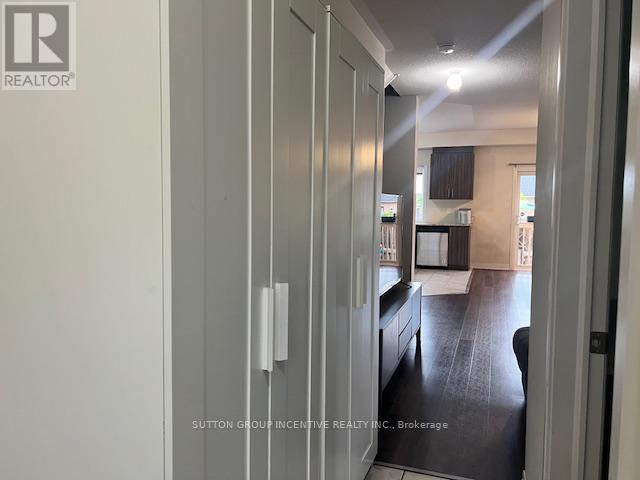 Photo 5 of 3 Bedford Estates Crescent, Barrie ON