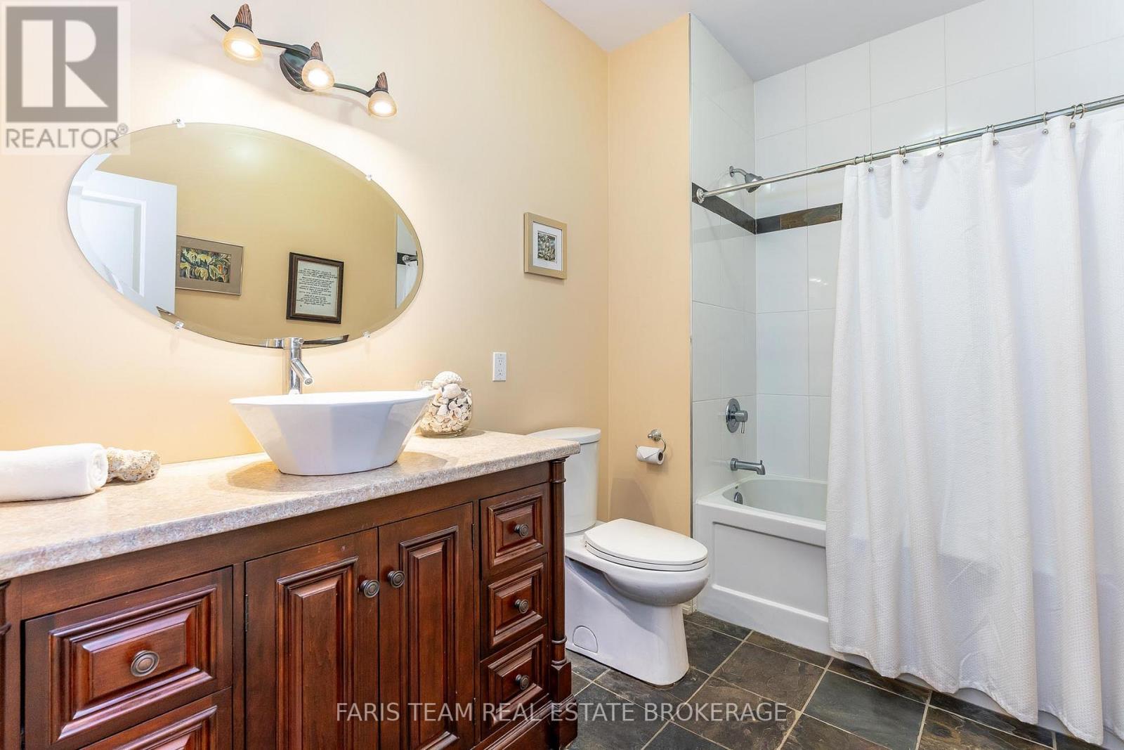 Photo 17 of 193 Gilwood Park Drive, Penetanguishene ON