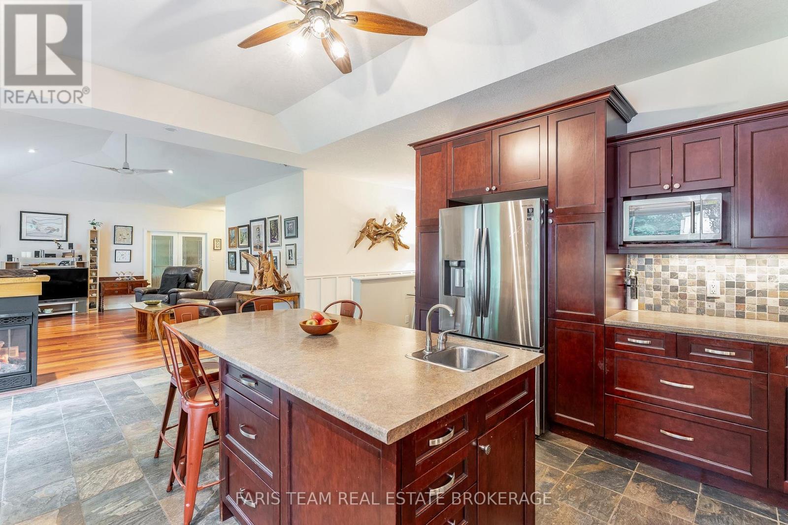 Photo 8 of 193 Gilwood Park Drive, Penetanguishene ON