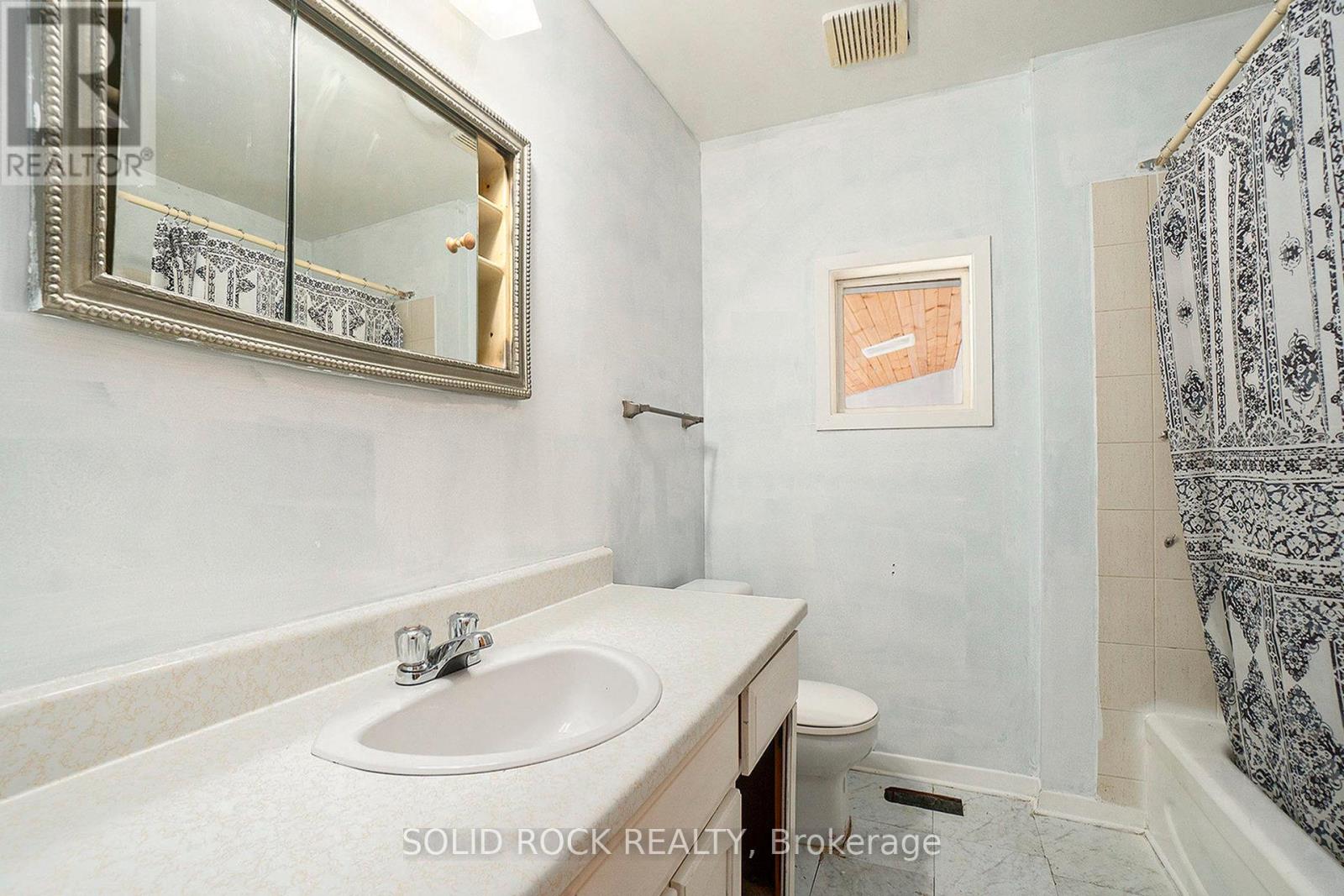 Photo 11 of 120 Ida Street N, Arnprior ON