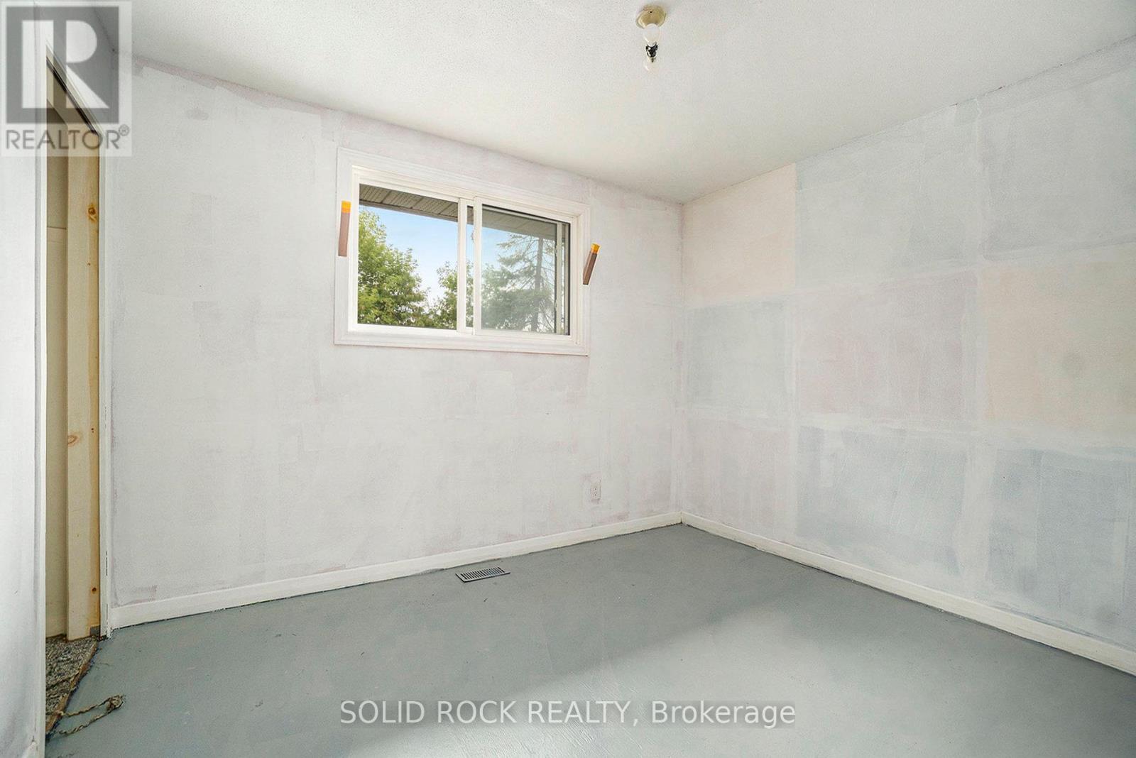 Photo 15 of 120 Ida Street N, Arnprior ON