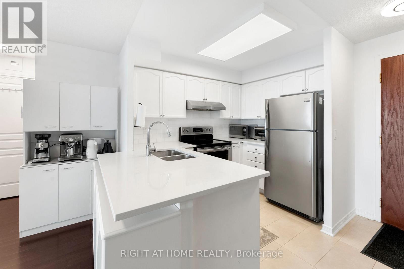 Photo 10 of 1611 2545 Erin Centre Boulevard, Mississauga ON