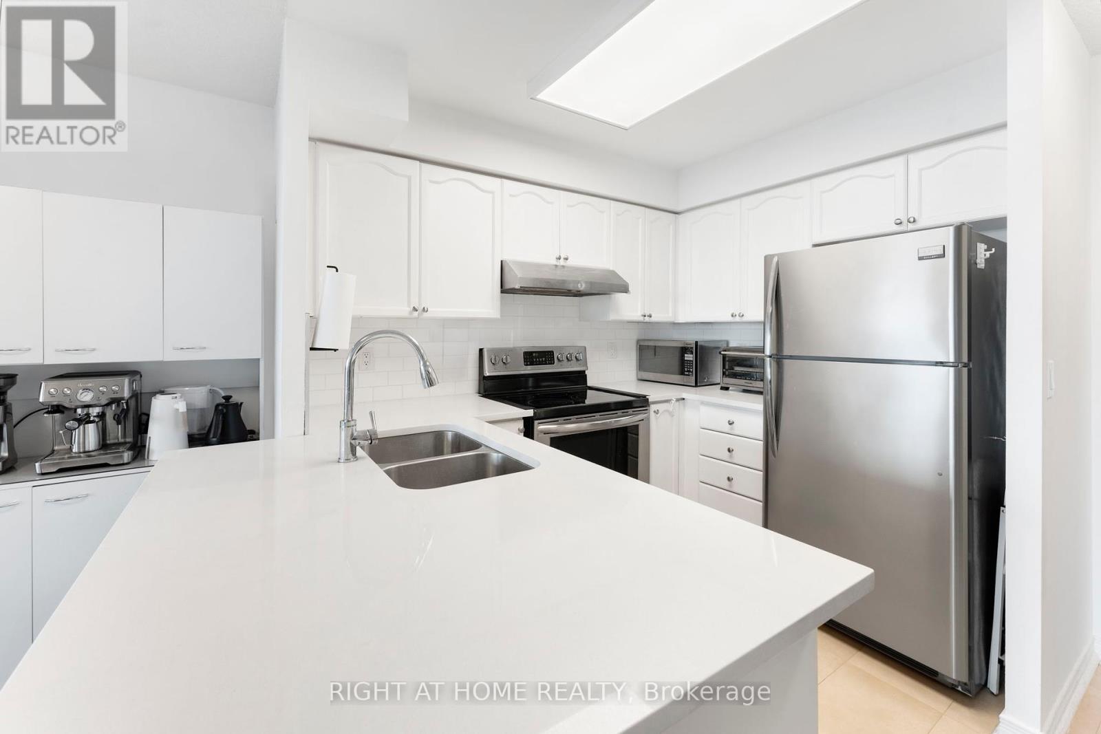 Photo 12 of 1611 2545 Erin Centre Boulevard, Mississauga ON