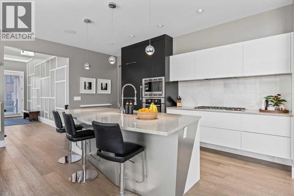 Photo 14 of 6 West Point Mews Sw, Calgary AB