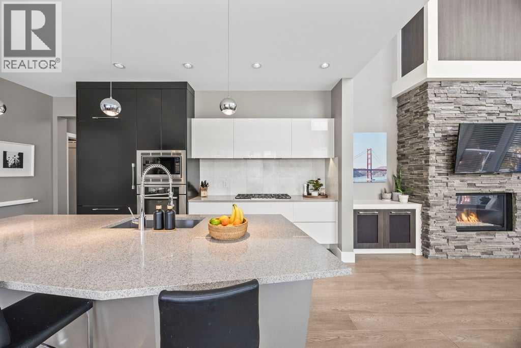 Photo 15 of 6 West Point Mews Sw, Calgary AB