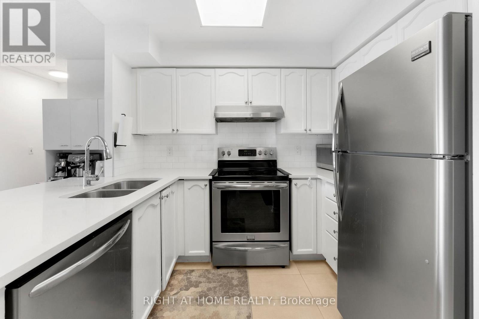 Photo 5 of 1611 2545 Erin Centre Boulevard, Mississauga ON