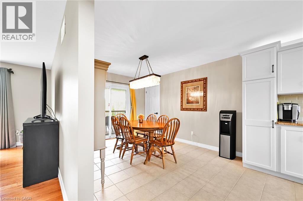 Photo 10 of 390 Mountain Road, Grimsby ON