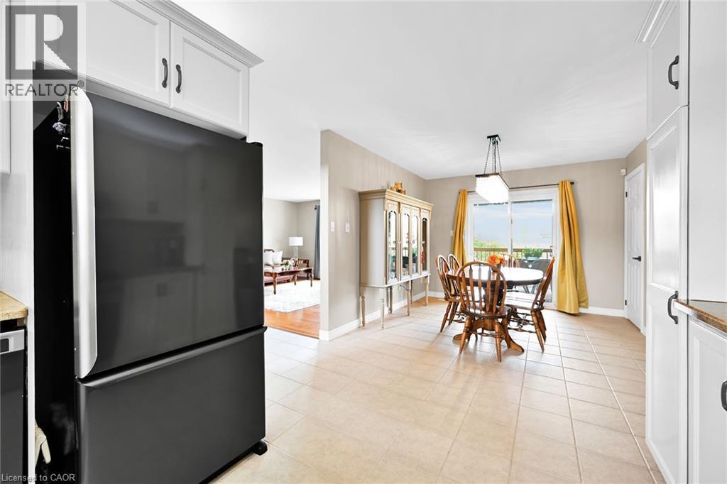 Photo 12 of 390 Mountain Road, Grimsby ON