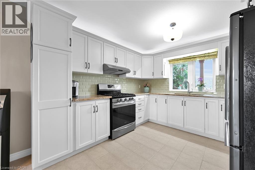 Photo 13 of 390 Mountain Road, Grimsby ON