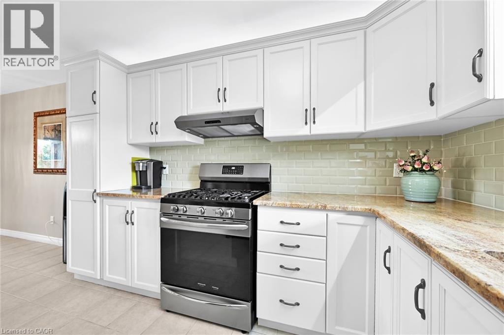 Photo 18 of 390 Mountain Road, Grimsby ON