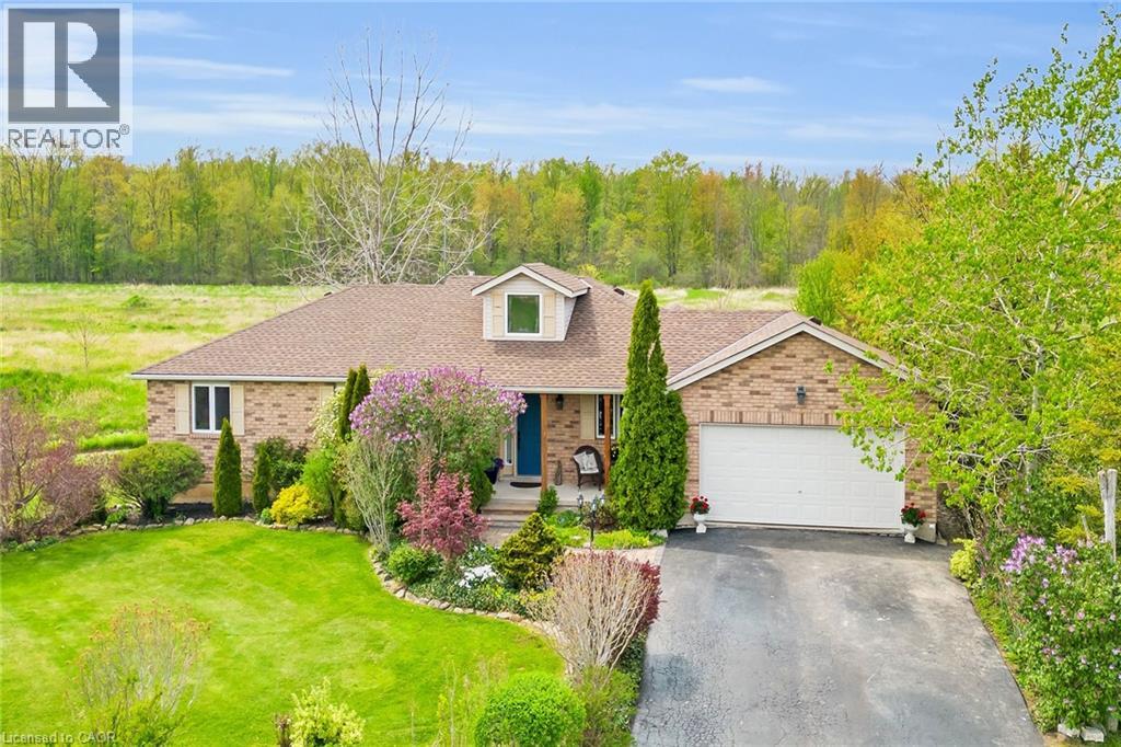 Photo 2 of 390 Mountain Road, Grimsby ON