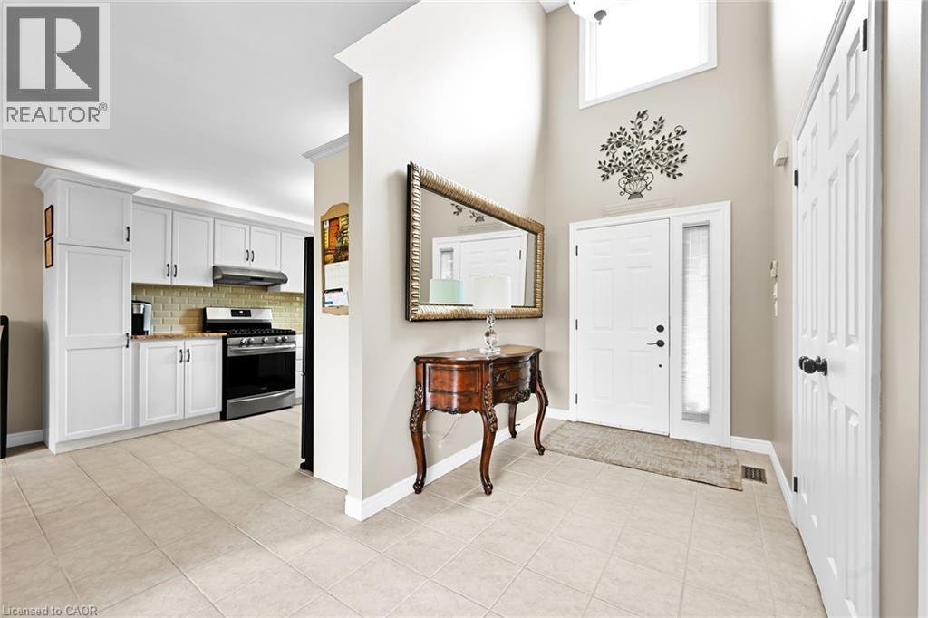 Photo 4 of 390 Mountain Road, Grimsby ON