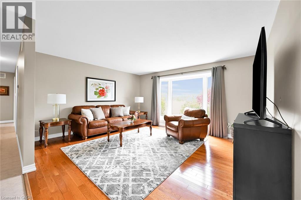 Photo 6 of 390 Mountain Road, Grimsby ON