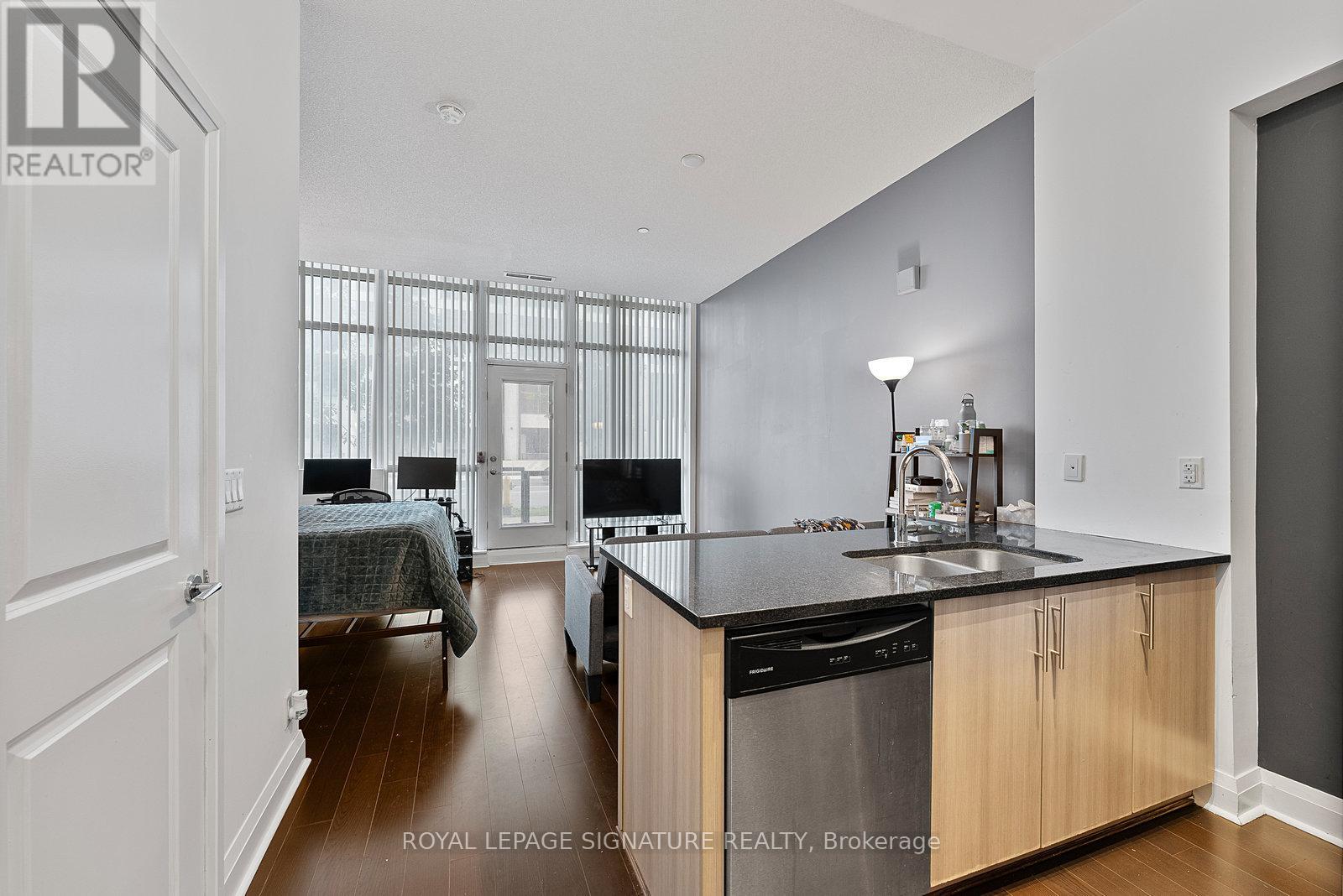 Photo 3 of 104 1185 The Queensway Avenue, Toronto ON