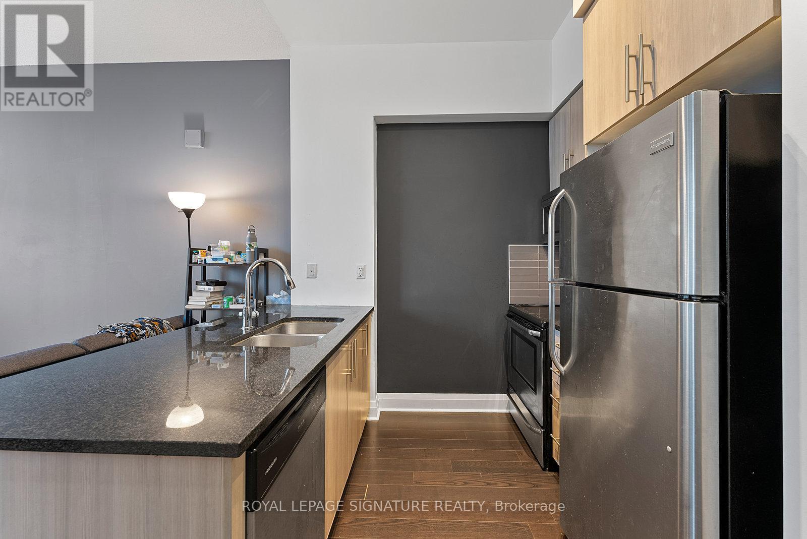 Photo 4 of 104 1185 The Queensway Avenue, Toronto ON