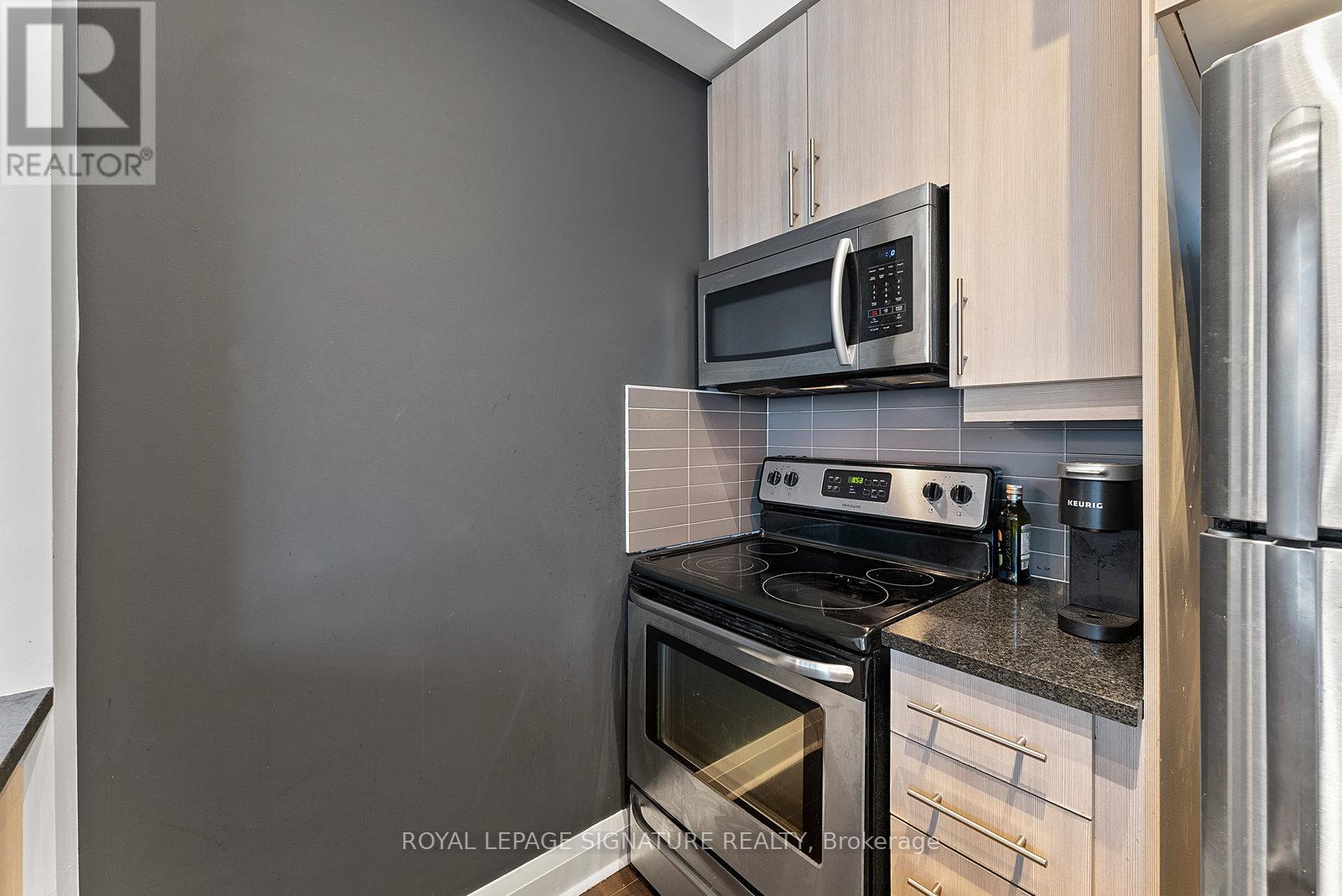 Photo 5 of 104 1185 The Queensway Avenue, Toronto ON