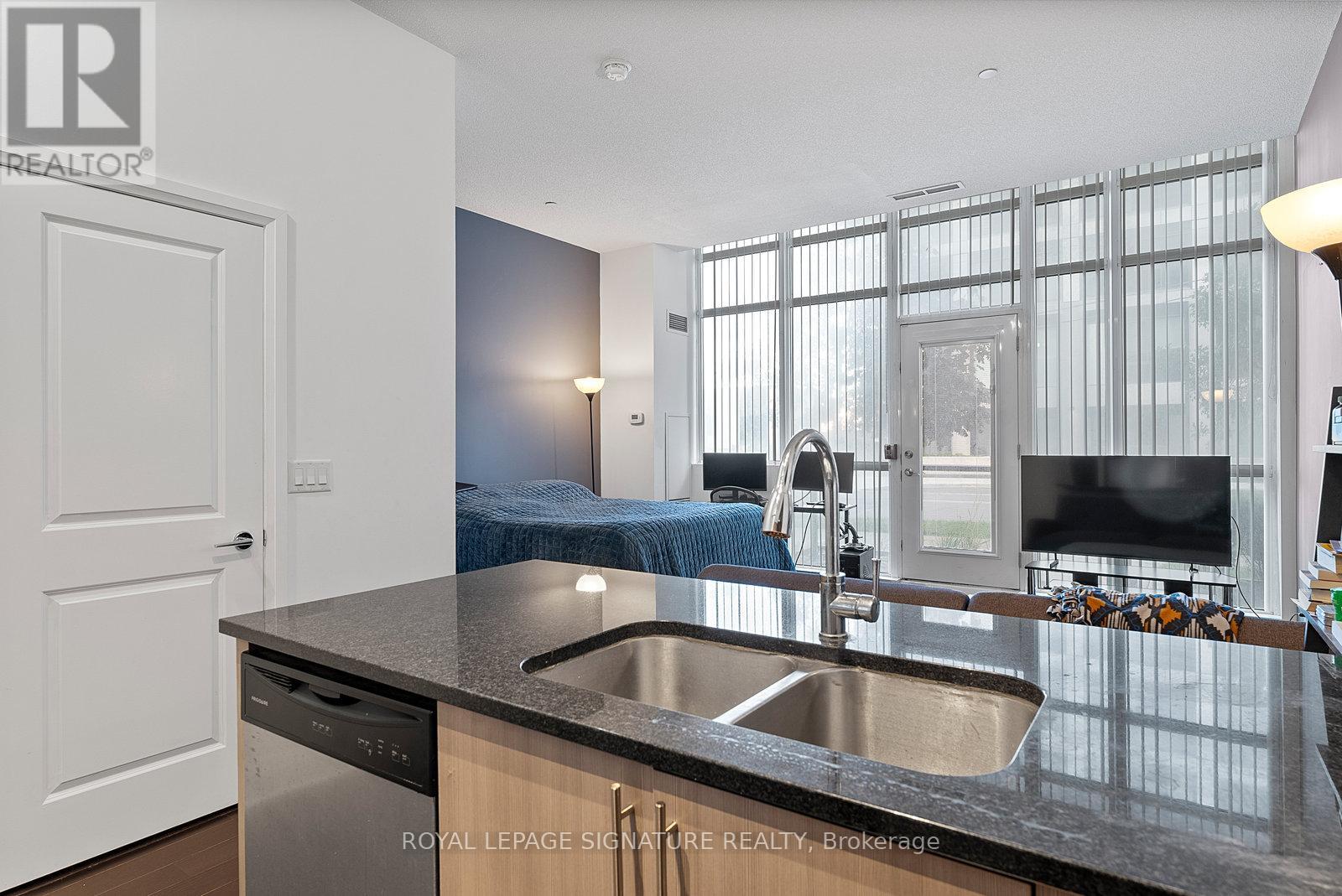 Photo 6 of 104 1185 The Queensway Avenue, Toronto ON