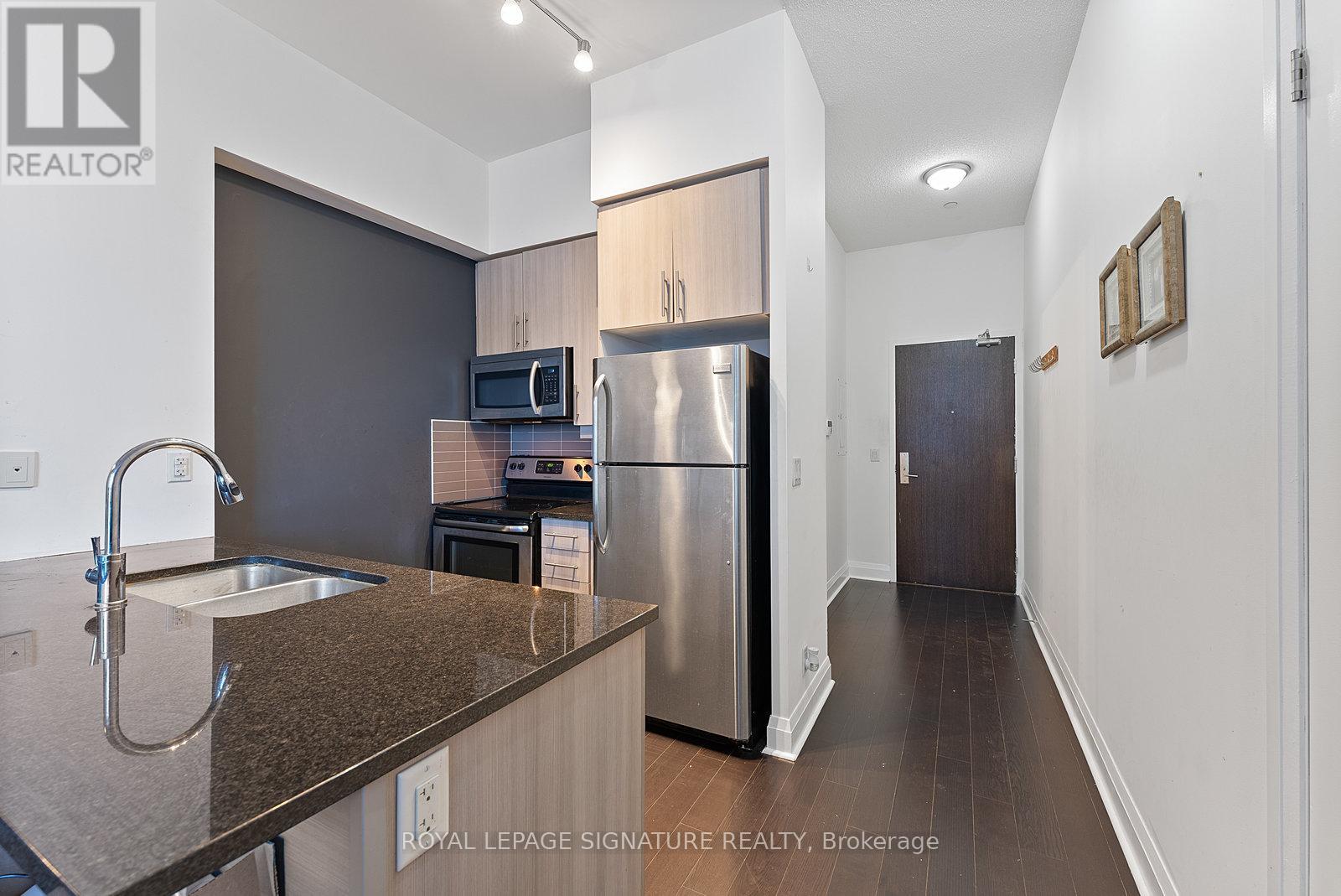 Photo 7 of 104 1185 The Queensway Avenue, Toronto ON